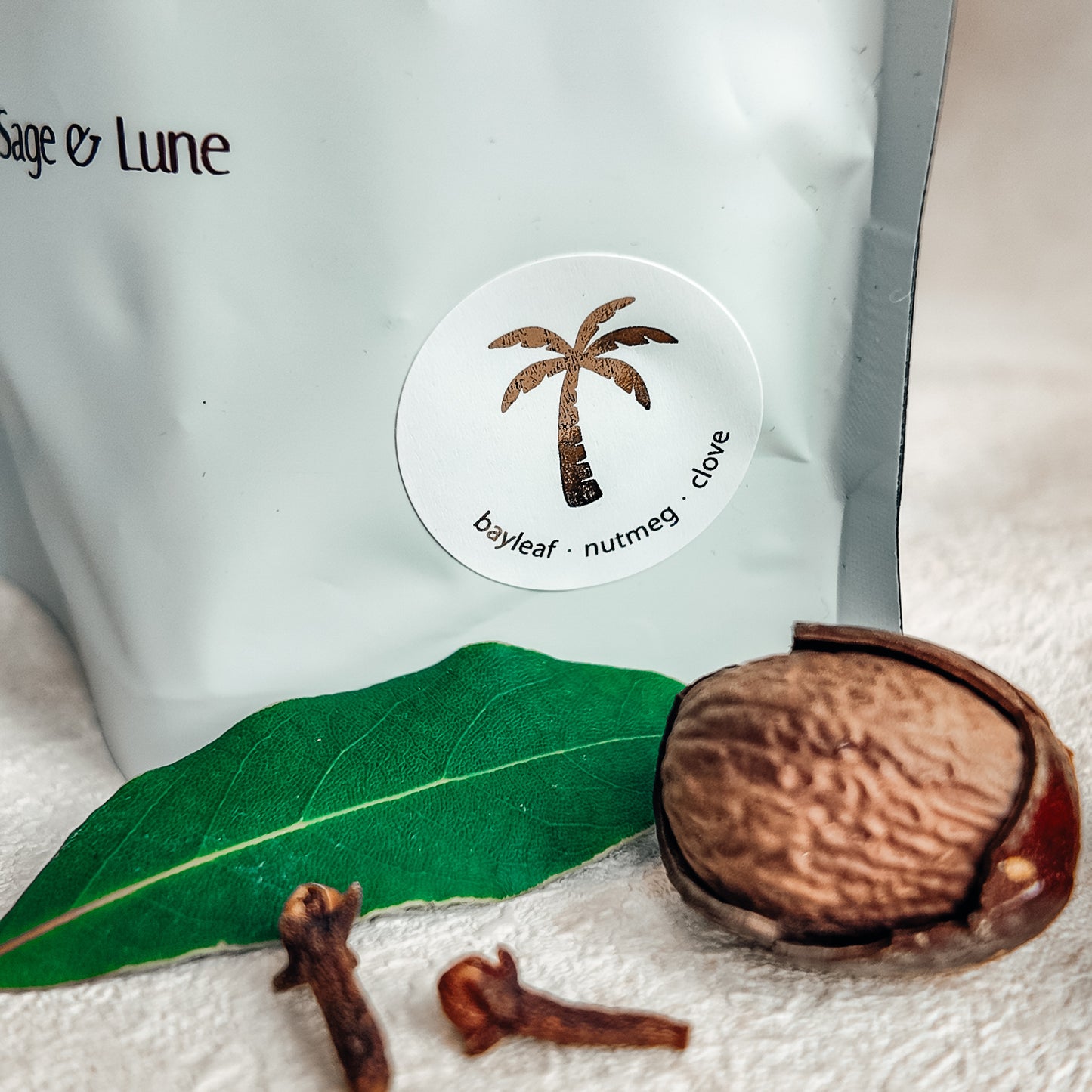 🌴 Raw Cocoa — Bayleaf, Nutmeg & Clove